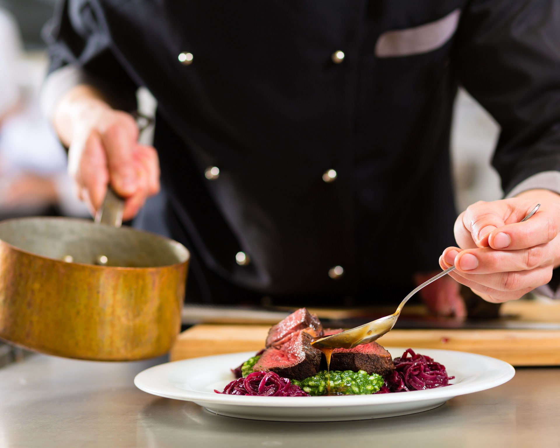 Anrichtung Essen in der Küche Anrichtung Essen in der Küche